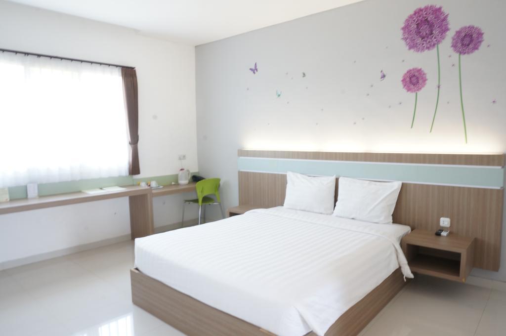 Rumah Cassa Guest House Surabaya Habitación foto