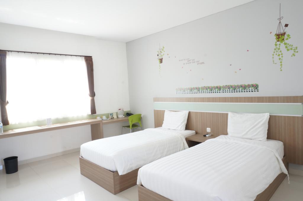 Rumah Cassa Guest House Surabaya Habitación foto