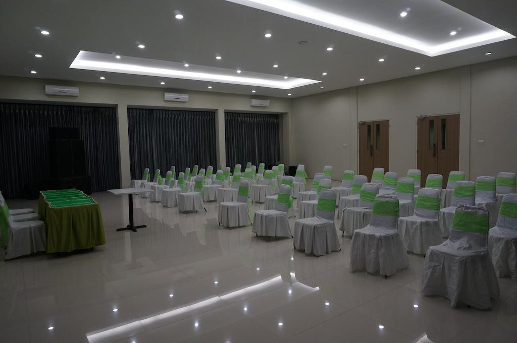 Rumah Cassa Guest House Surabaya Exterior foto