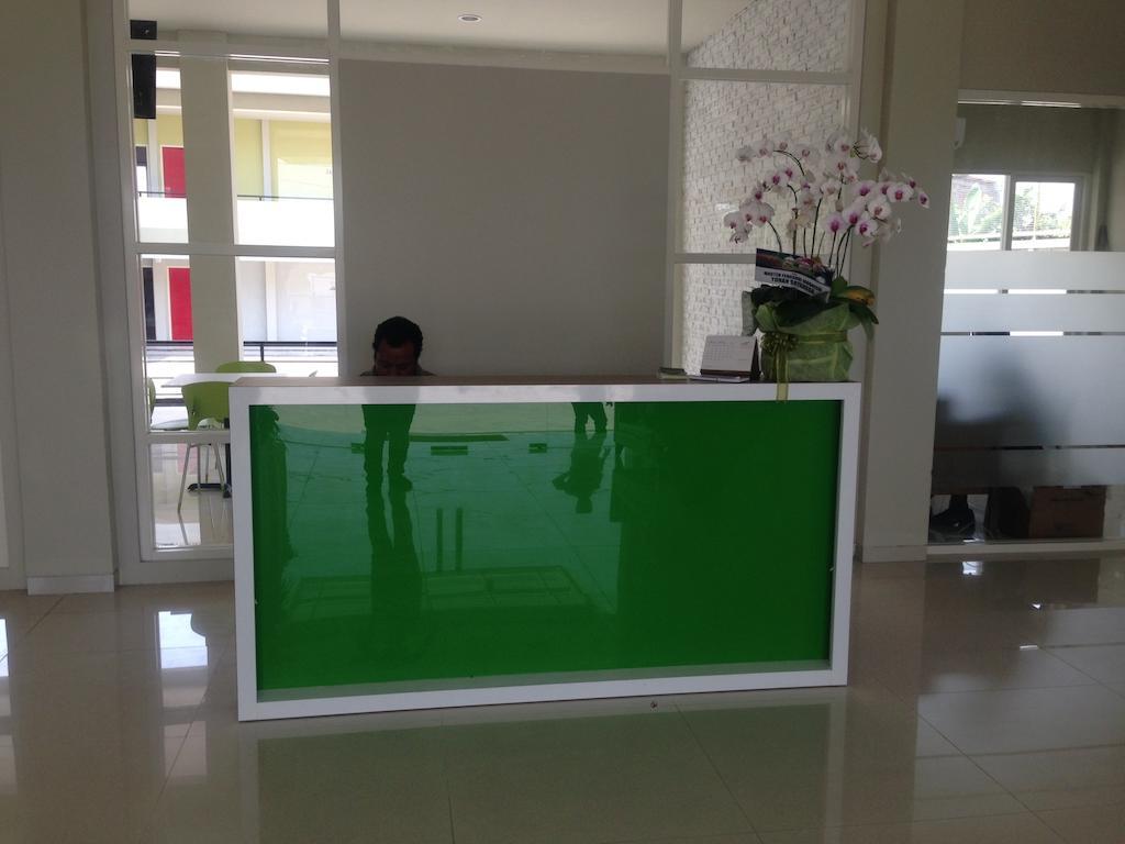 Rumah Cassa Guest House Surabaya Exterior foto