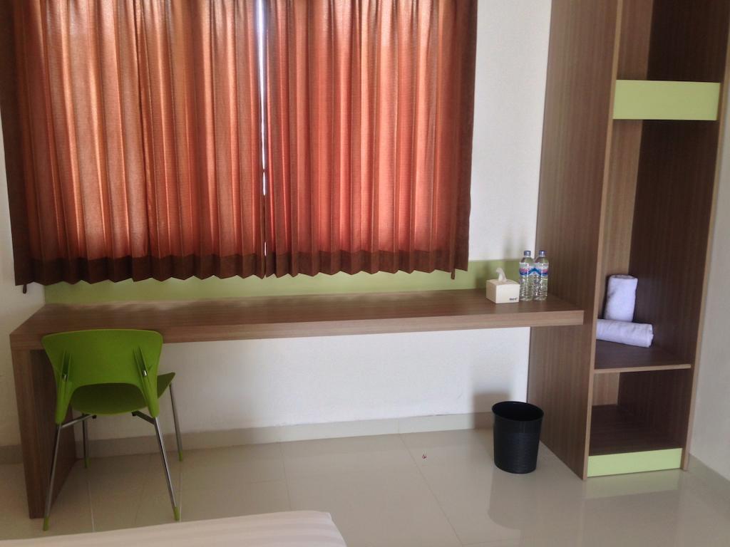 Rumah Cassa Guest House Surabaya Habitación foto