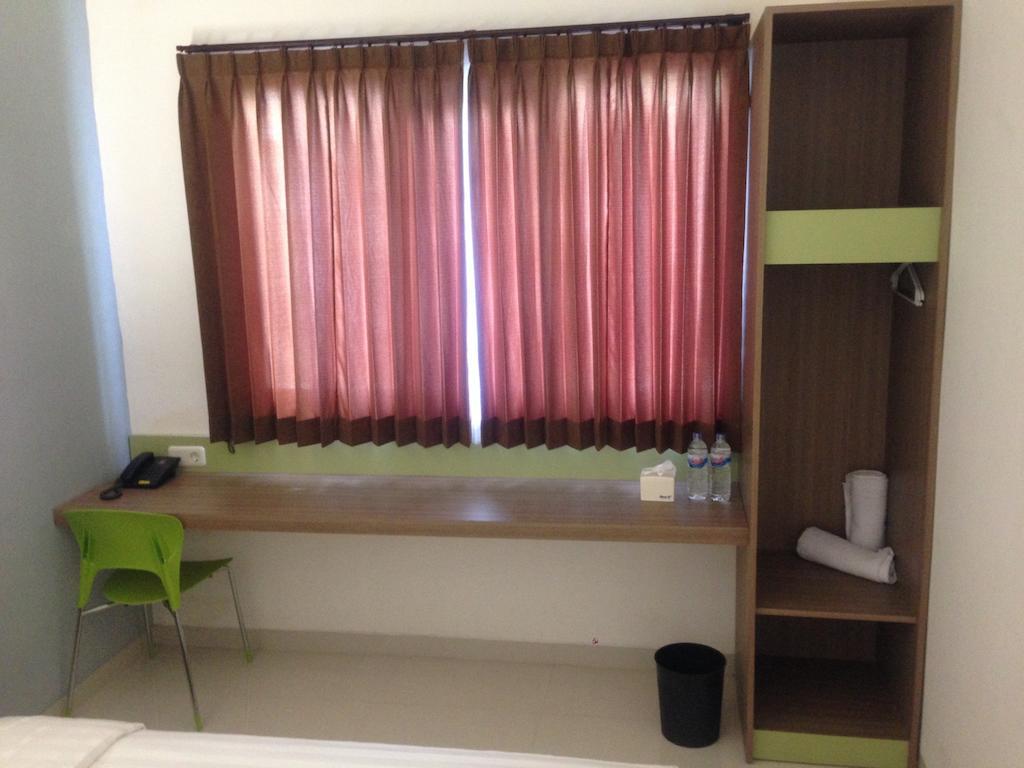 Rumah Cassa Guest House Surabaya Habitación foto