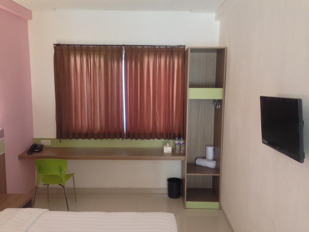 Rumah Cassa Guest House Surabaya Habitación foto