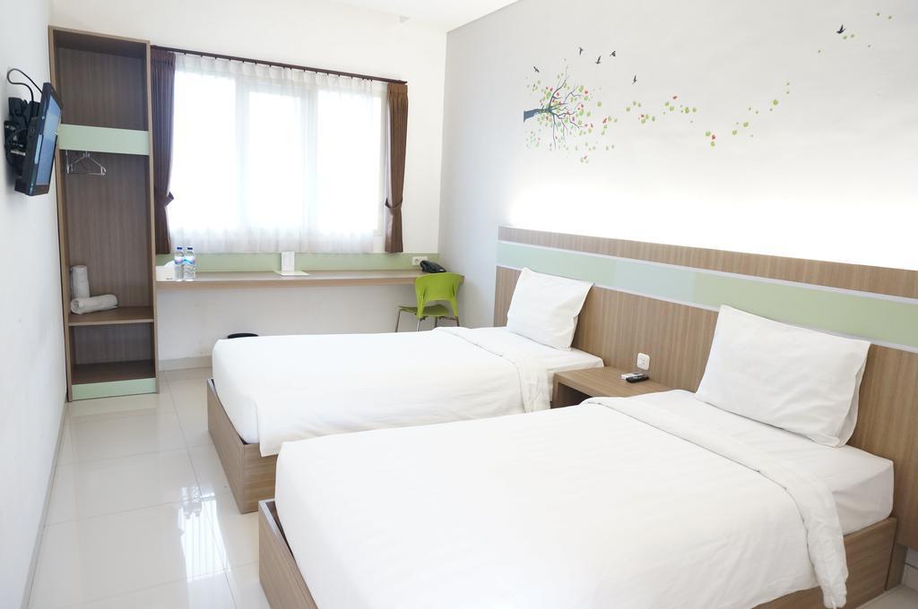 Rumah Cassa Guest House Surabaya Habitación foto